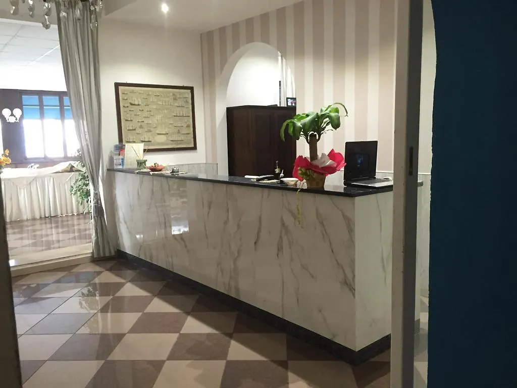 Antico Hotel Moderno Piombino 3*,